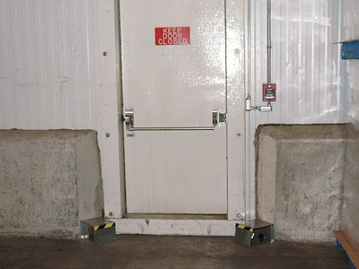 A closed door with a sign that says, "KEEP DOOR CLOSED" 